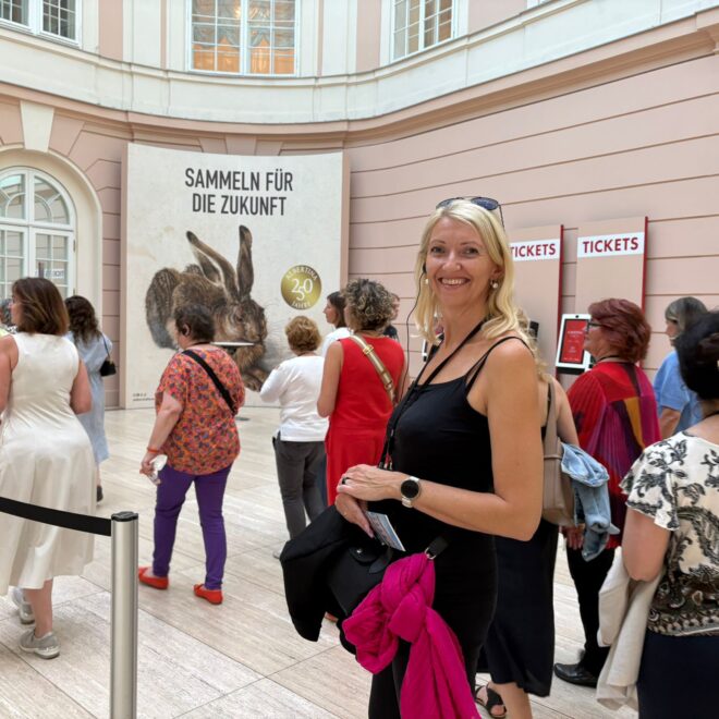 mehrere-von-hinten-Jeanette-von-vorne-lachend